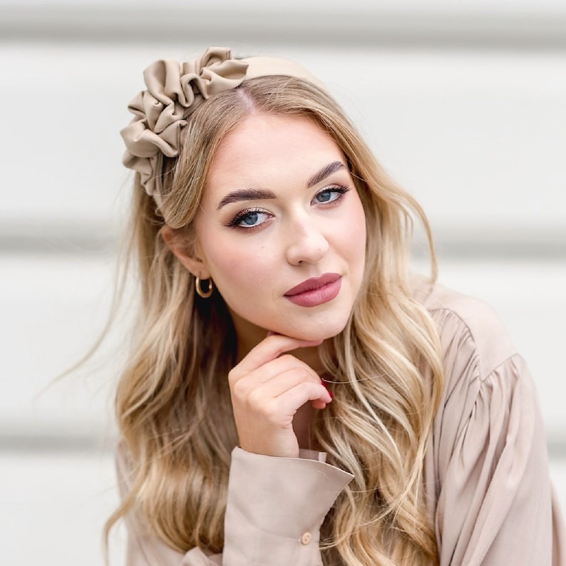 Beige headband with wrinkled decoration, viscose handmade headband, houndstooth headband, casual headband image 1