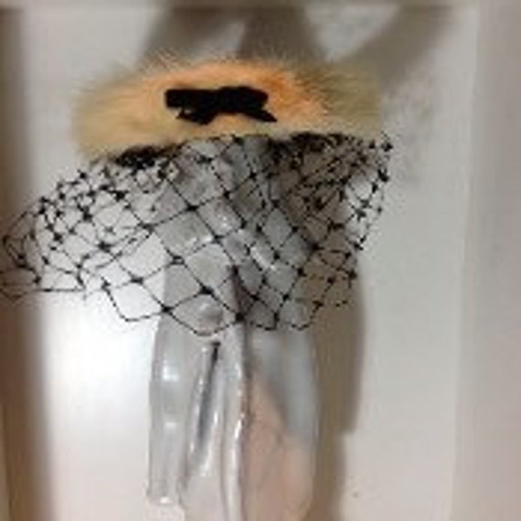 Vintage 1940s Lady's Fur Trimmed Hat - image 1