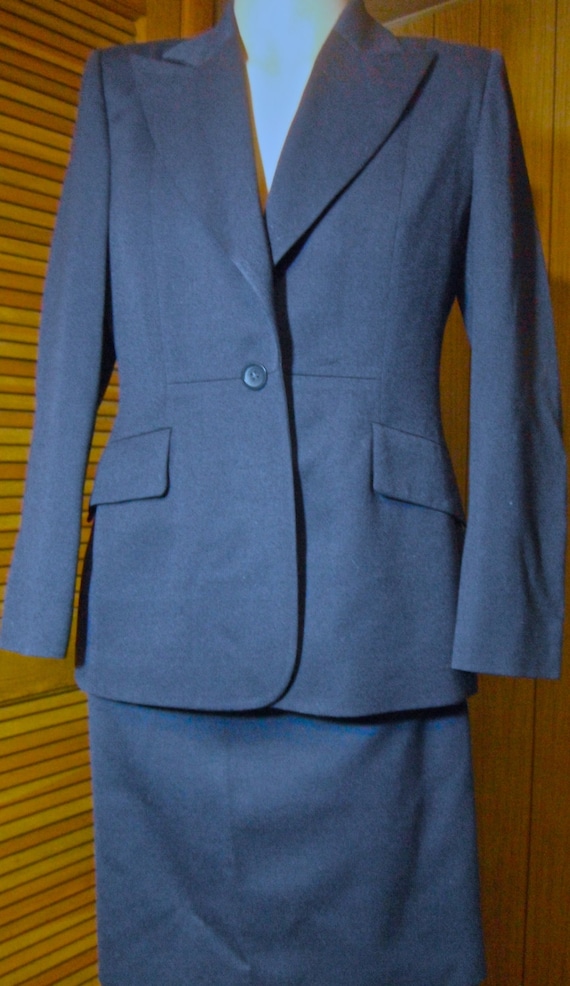 Regina Rubins 3 piece suit