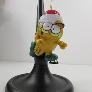 Ornaments, Enesco Garfield Ornament, Garfield Cuts the Ice Ornament, Holiday Tree Garfield Ornament, Garfield Memorabilia