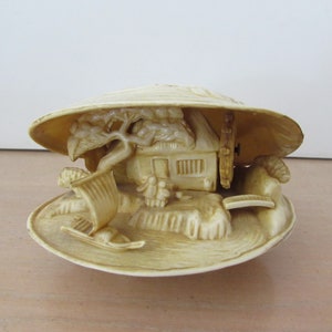 Vintage Celluloid Clam Shell Diorama: Asian Art Scene