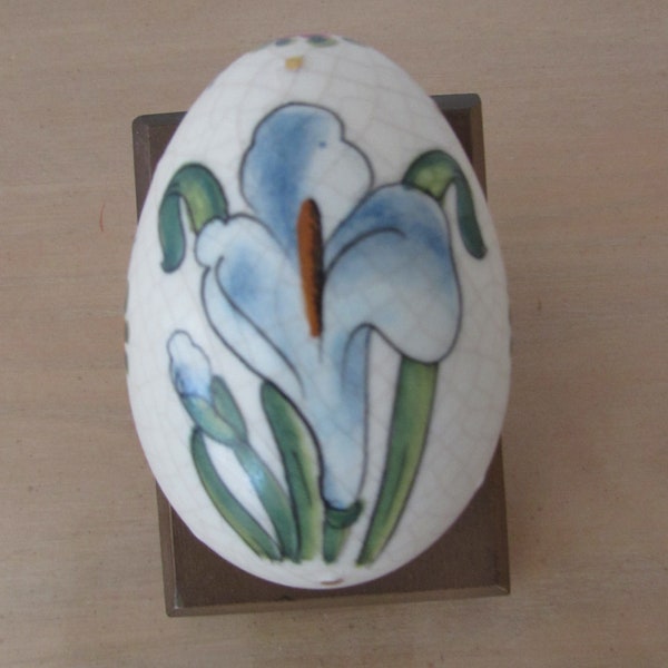 Easter Egg, Vintage Veneto Flair Easter, Hand Painted Veneto Flair Easter Egg with Stand, 1975 Veneto Flair Easter Egg with Stand Italy