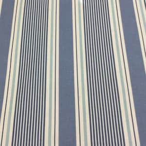 Clarke and Clarke segelrandigt bomullstyg med molnmotiv. För klädsel, gardiner, kuddar, hantverk, romerska persienner, lampskärmar, väskor.