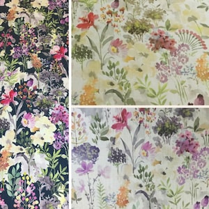 Może przedstawiać: Tkanina kwiatowa z akwarelowym wzorem przedstawiającym różowe, fioletowe i żółte kwiaty na białym tle.