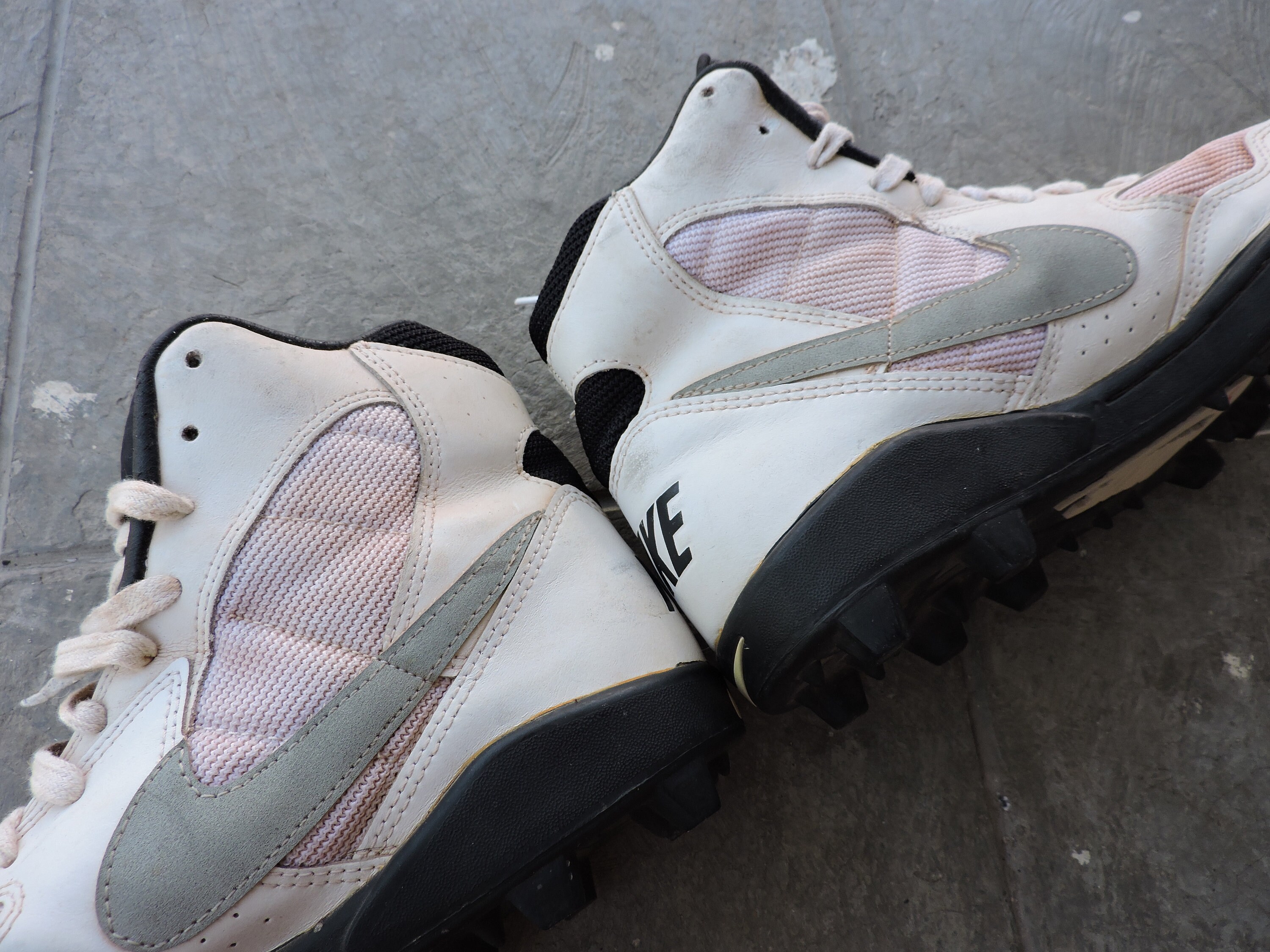 90s white nike shoes