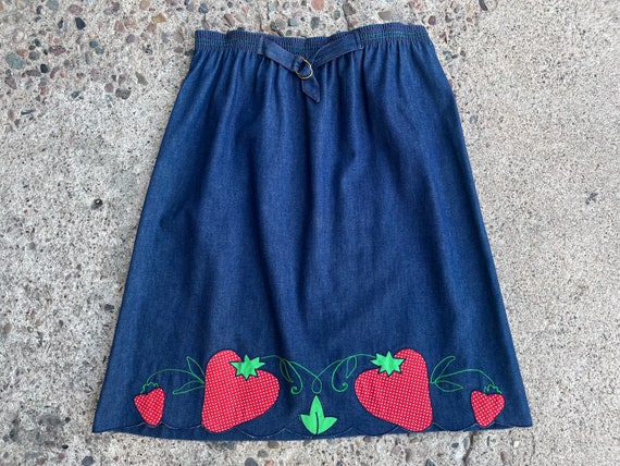 SIGNATURE LACE SKIRT - STRAWBERRY
