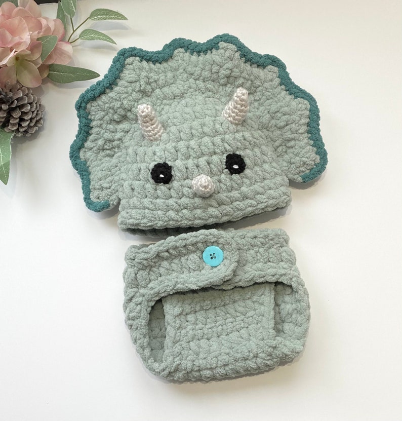 Crochet Triceratops Photo Prop Pattern. Baby Outfit. Baby Costume. Dinosaur Photo Prop. Newborn to 6-12 Months. PATTERN ONLY image 1