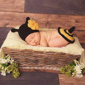 Crochet Bee Hat and Tushie Cover. Bee Hat. Photo Prop. Baby. - PATTERN ONLY