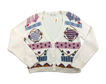 VINTAGE - 襟付き刺繍ニット セーター 花柄 古着 ヴィンテージ ホワイト ヴィンテージの襟付きセーター（花の刺繍入り）：おばあちゃん風ニット