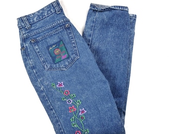 Vaqueros vintage de los 90 con bordado floral / Vaqueros de talle alto y corte cónico (Talla 6)