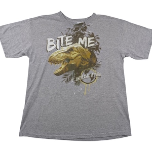 Vintage JURASSIC PARK T-Shirt Universal Studios Ride Bite Me Tyrannosaurus Rex T-Rex Dinosaur Graphic Heather Gray Size M/L