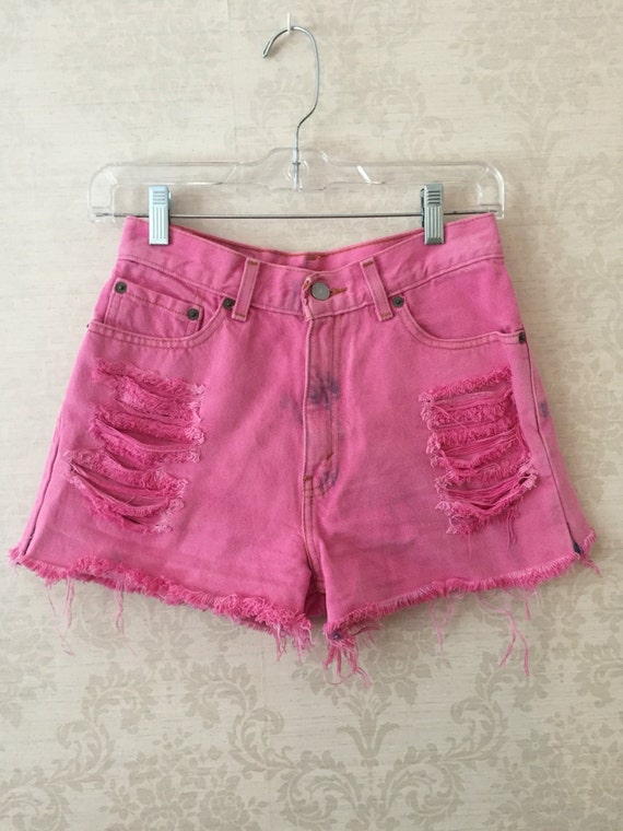 pink levi shorts