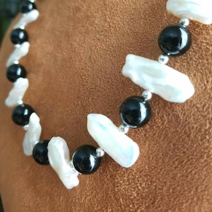 Black and White Necklace, Black and White Necklace Beaded, Black and White Necklace Handmade, Black and White Necklace Pearl, Onyx, Pearl