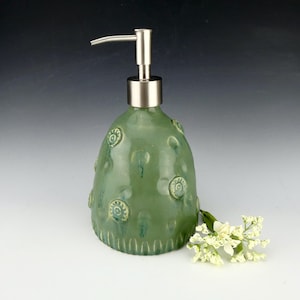 Dispensador de jabón verde - Dispensador de loción de porcelana / cerámica / Único en su tipo hecho a mano