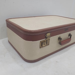 Maleta vintage, maleta Aeropak, maleta apilable, accesorio para fotos, maleta plana bicolor. Marrón, beige.