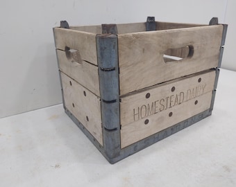 Vintage hoeve, hout en metaal, melkkrat, opbergkrat, houten kist, houten kist, houten kist met advertentie, industriële opslag