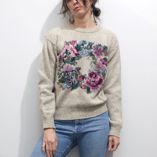 1980s Oatmeal Wool Sweater w Flowers // Wool Pullover Jumper sz S / M