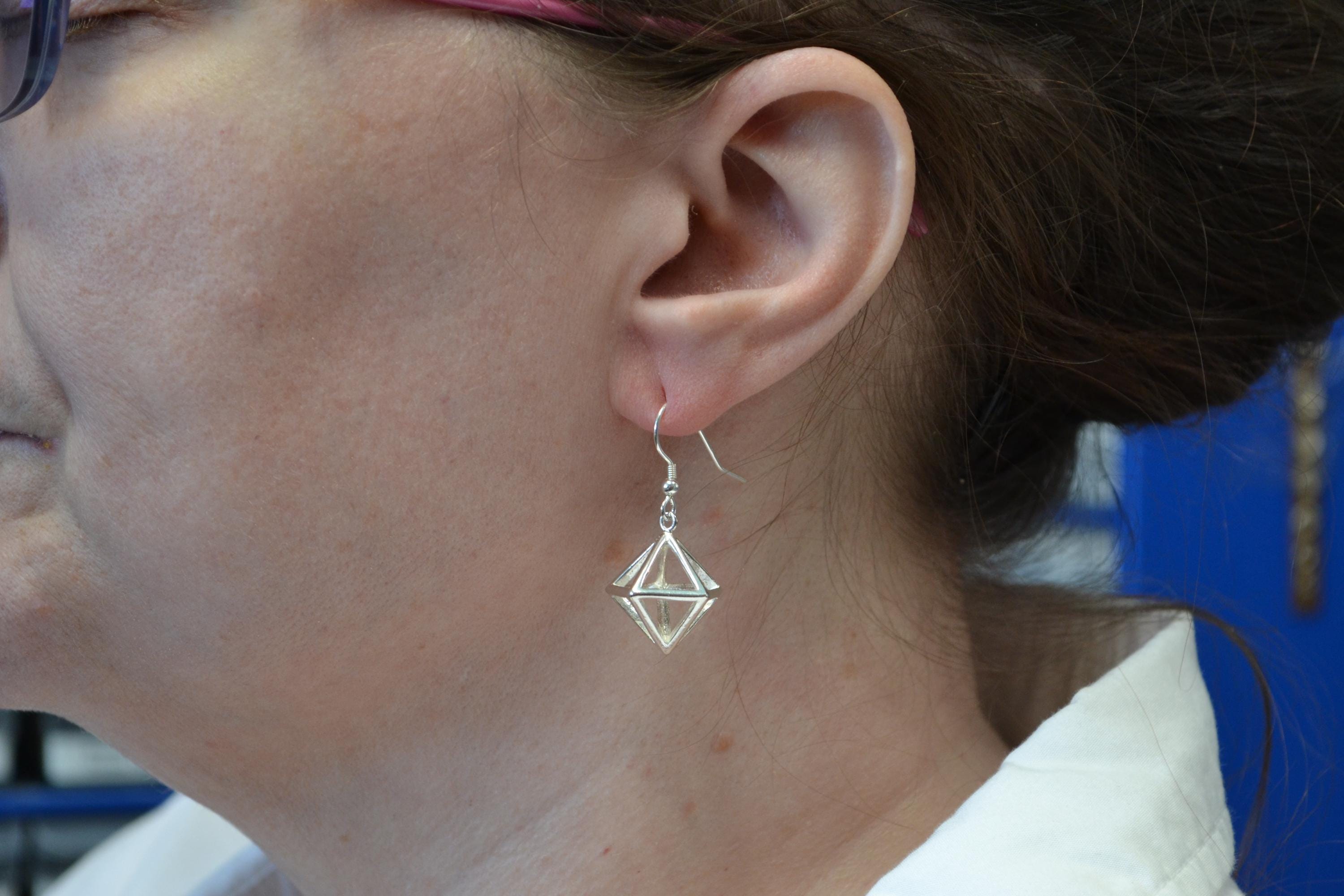 Orecchini pendenti con Triangolo ritagliato a forma di Diamante in