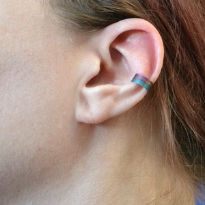 Niobium Band Ohrschmeichler - wählen Sie eine Farbe! Nicht durchbohrte Ohrclips in hellen Eloxalfarben, hypoallergen und einstellbar.