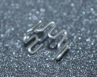 Sterling Silver Zigzag Wire Earcuff - Non-pierced clip on ear jewelry. Nickel free and hypoallergenic.
