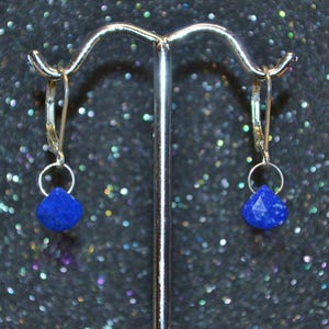 Prawdziwe Lapis Lazuli Faceted Larger Briolette Kolczyki, Haczyk lub Zapięcie Dźwigniowe, Ty Wybierasz! Delikatne proste jasne błękity w srebrze próby 925.