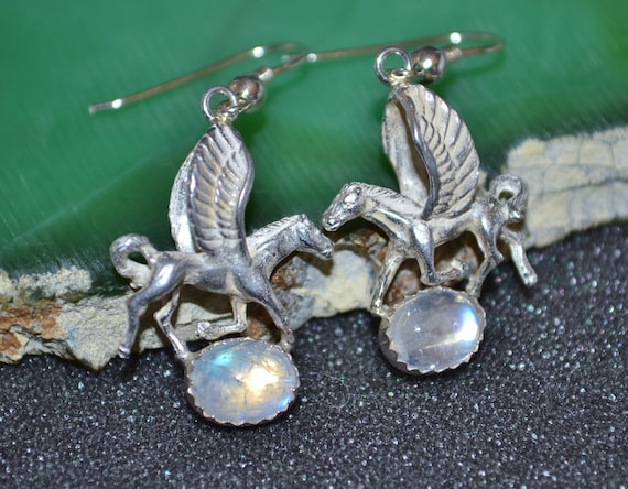 F18 Orecchini Pegasus Cavallo Ala Madreperla Agata Blu Perla Argento 925