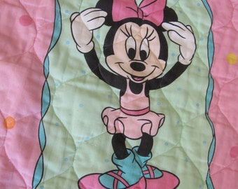 Vintage 80s Disney Minnie Mouse Ballerina Pink Quilt Baby Blanket Dundee Dots • Made in the USA