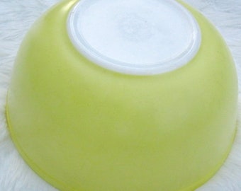 VTG Pyrex Yellow Mixing Bowl 404 Primary Large 4 Quart Size • Made in the USA