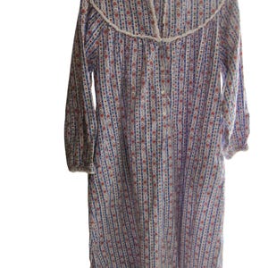 Vintage Lanz of Salzburg Flannel Nightgown Sz L Tyrolian Heart Print Eyelet Lace