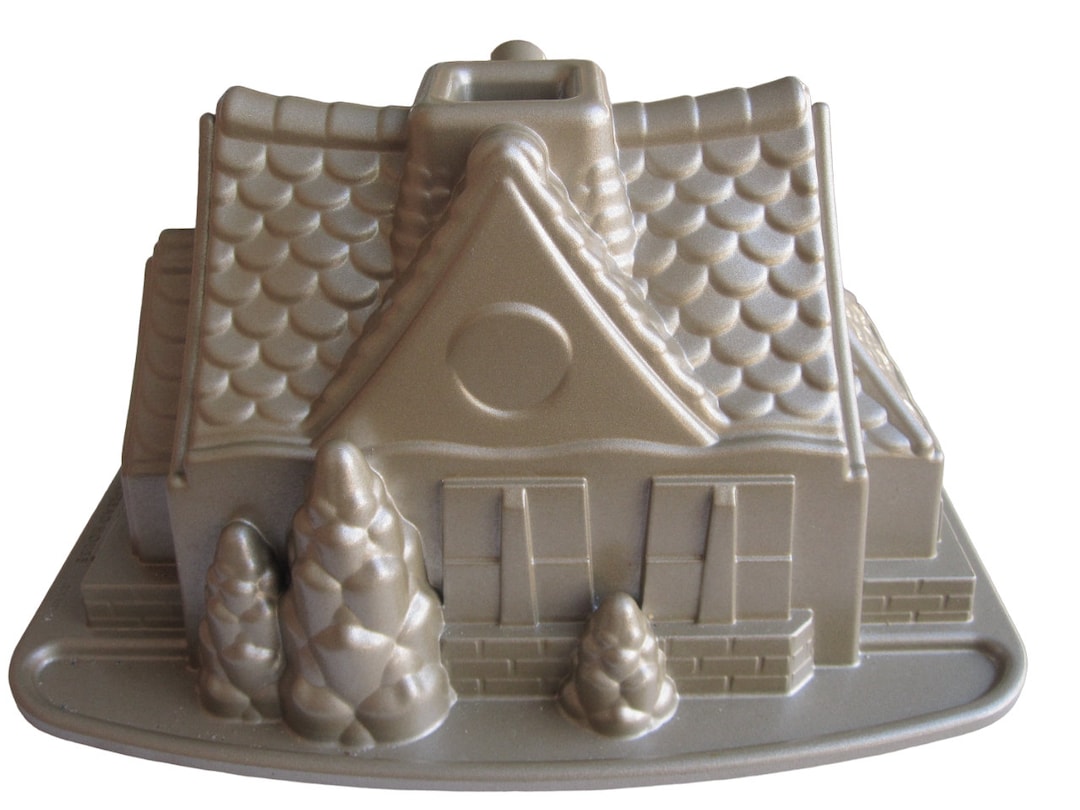 Nordic Ware Gingerbread House Cake Pan Bundt Mold 9 Cup Heavy Cast