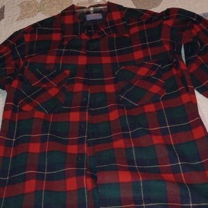Vintage mens 1960s Pendleton 100% virgin wool red/green plaid button down shirt, Size L. looks to be in excellent condition.