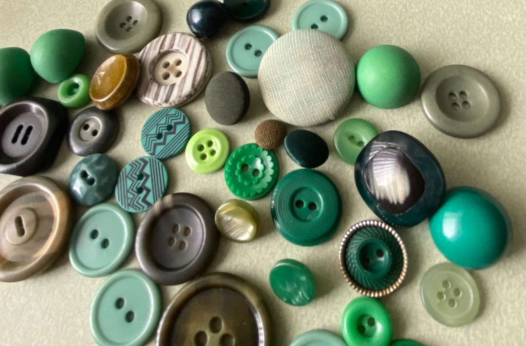 Vintage Green Buttons, Plastic and Fabric Buttons for Crafts, Sewing 40