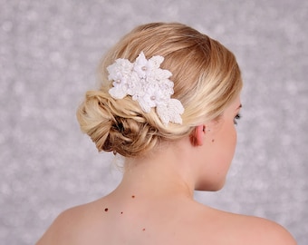 Peigne à cheveux mariage avec dentelle, fleurs et perles