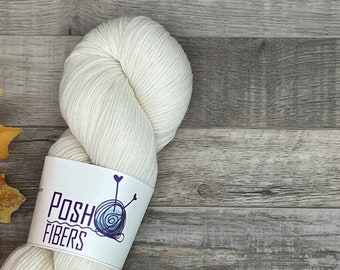 Totally Toes merino yarn. Cream. 437 yards. Merino Sock Yarn. Fingering Weight. Natural merino wool yarn.