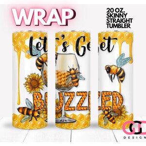 Könnte beinhalten: Ein 591 ml schlanker gerader Becher mit weißem Hintergrund und einem Design aus Bienen, Waben, Sonnenblumen und einem Weinglas. Der Text "Let's Get Buzzed" ist in einer stilisierten Schrift geschrieben.