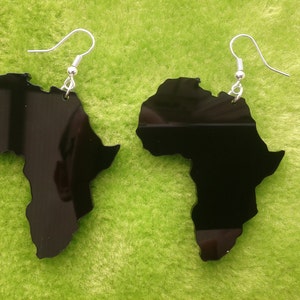 Boucles d'oreilles Arica en acrylique noir découpé au laser, carte de l'Afrique