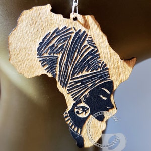 Afrika Ohrringe Ethnische Frau auf Karte von Afrika aus Holz graviert schwarz oder braun