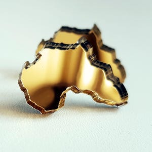 Pendientes de botón de África en acrílico espejo dorado, pendientes étnicos con mapa africano plateado