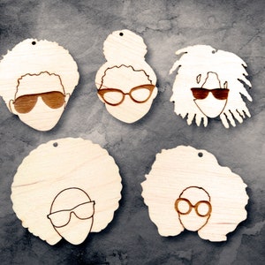 10 Holzformen des afrikanischen Mädchens Naturhaar mit gravierter Brille Schmuck Ohrringe machen für Handwerk Afro Silhouette puff her