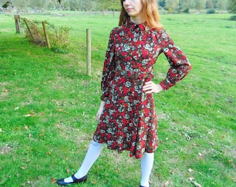 Vintage Autumn Floral Dress / 60s Knee Length Dress / 70s Belted Dress / Pleated Skirt / Cuff Sleeves / Pointed Collar / UK 8 UK 10 / Small