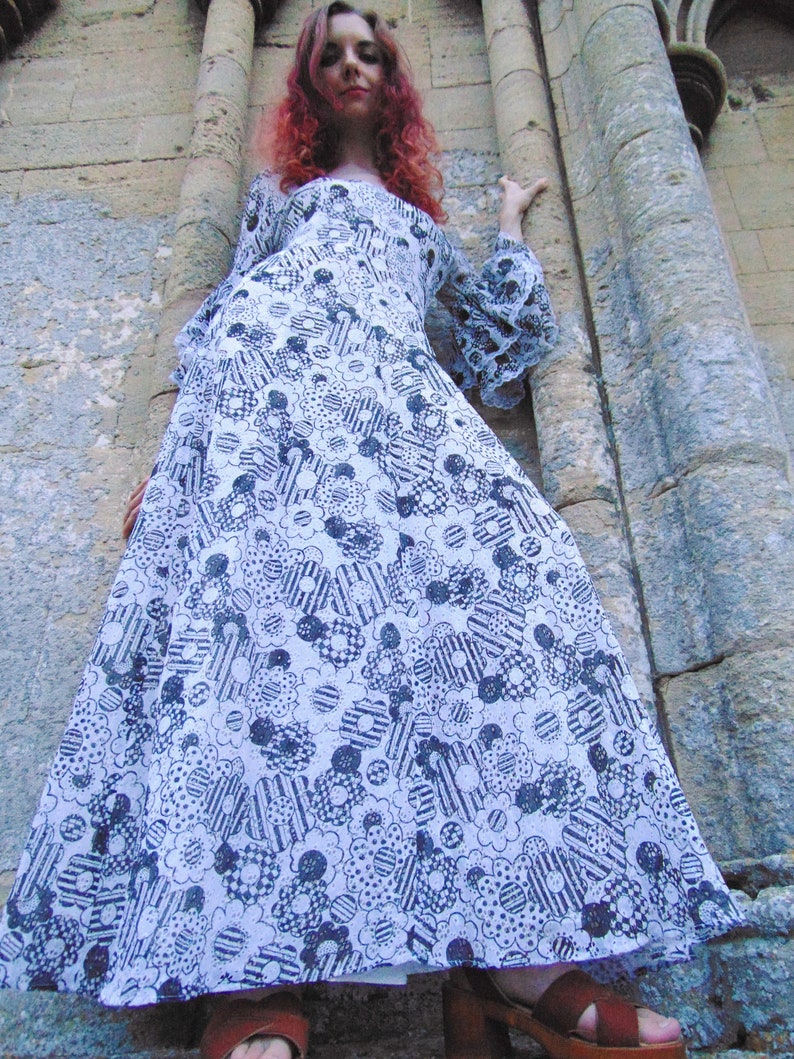 Vintage 60s Hippie Dress // 70s Maxi Dress // Psychedelic Dress // Flower Power // Floral Dress // Layered Sleeves // Tiered Flutter Sleeve image 6
