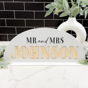 3D Mirrored Acrylic Wedding Head Table Sign, Mr & Mrs Gold Mirrored Laser Cut Last Name Decor for Newlyweds Sweetheart Table