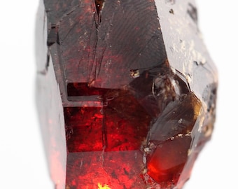 Red Uvite Tourmaline Crystal: Bahia, Brazil (35gm / 30mm x 27mm x 24mm)