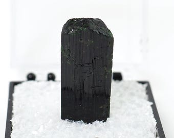 Cristal de turmalina cromada, piedra natural de Tanzania