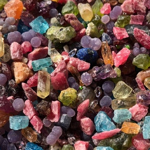 10gm scoop mixed natural crystals and rough stones- Rhodonite, Spinel, Sapphire, Topaz, Amethyst, Tourmaline, Grape Agate, more/appx 2-12mm