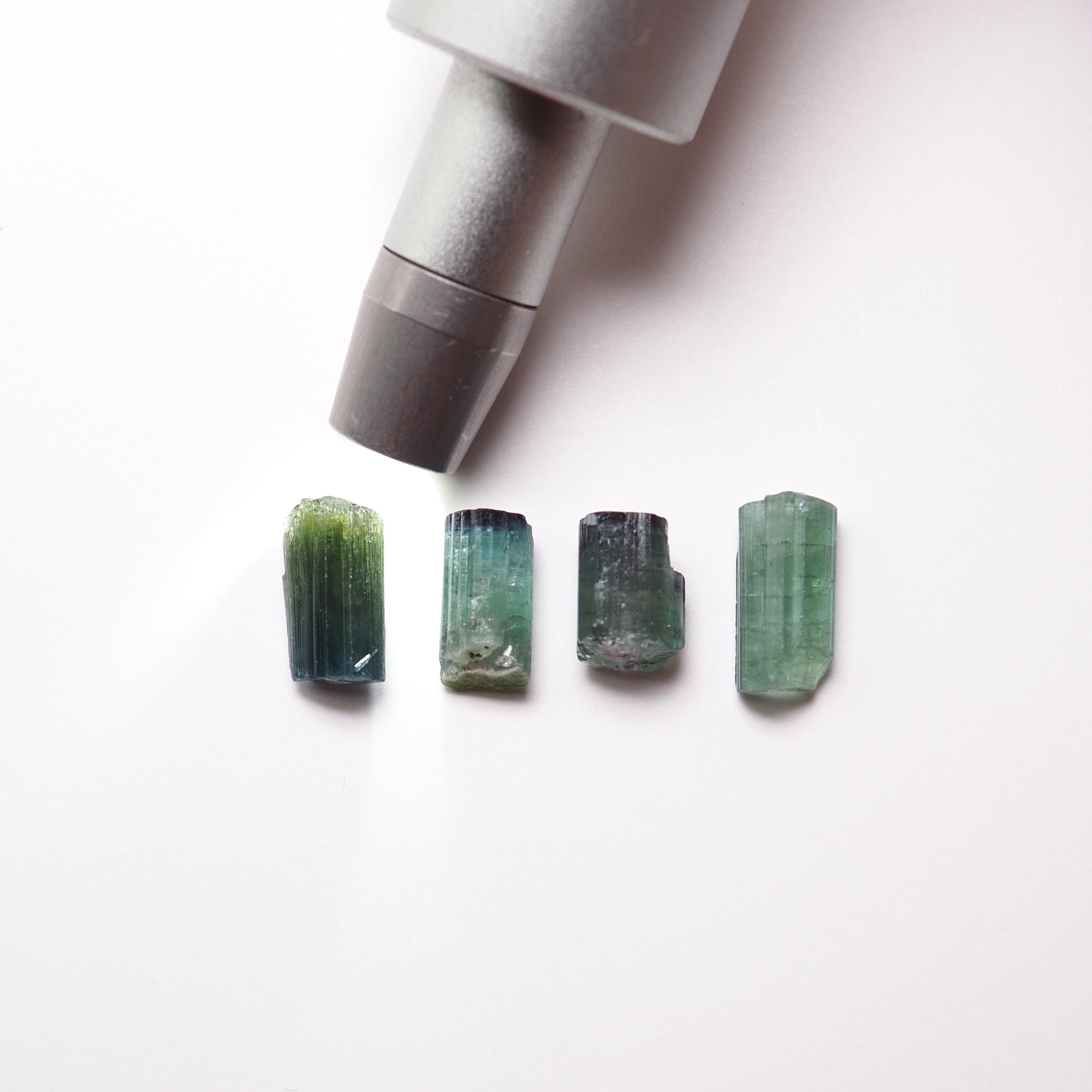 原石ブルーグリーントルマリン結晶：ブラジル、サンタローザ鉱山（3.2