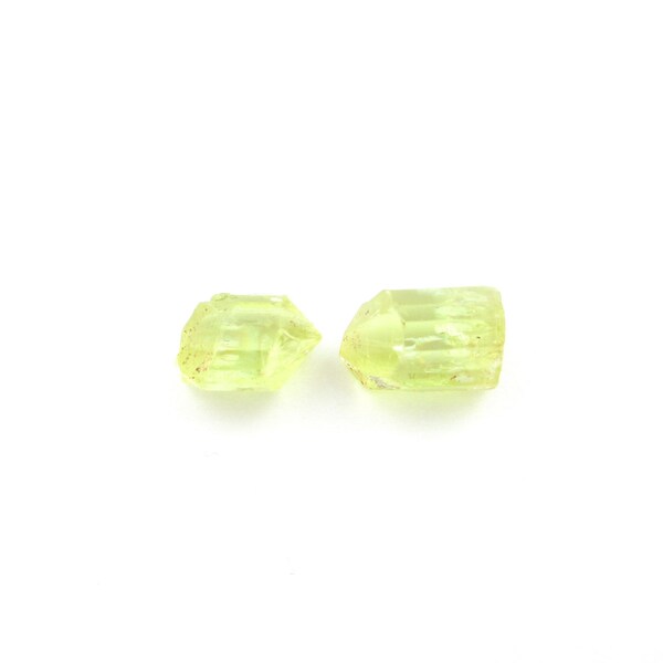 2 gelber Apatit-Kristalle von Durango, Mexiko - 4gm/12,2 mm-13,7 mm (2419)