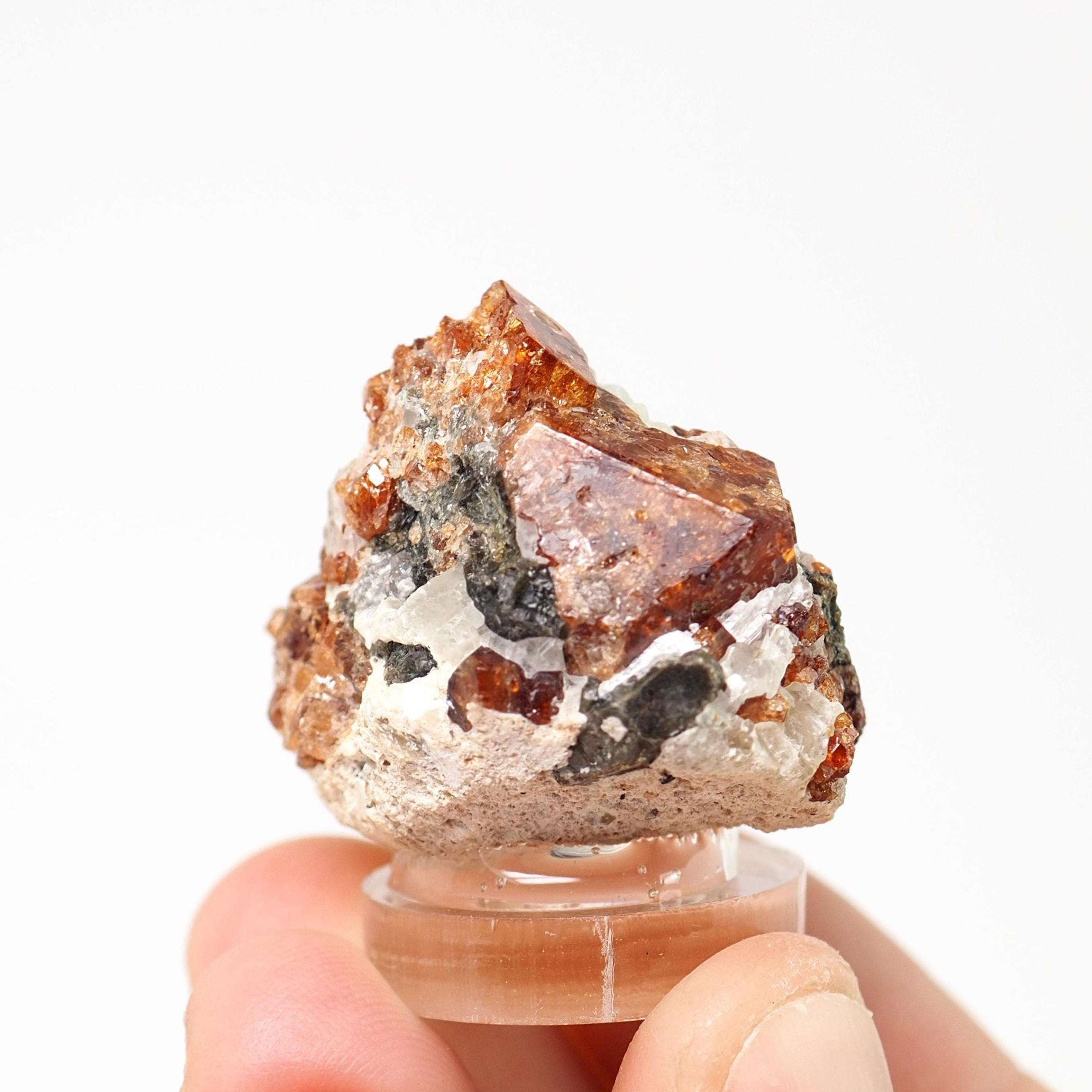 3 Pierres Brutes Grenat Grossulaire Verte – 2.92 Carats – Naturelles Non Traitées – Provenance Kenya – Qualité Cabochon