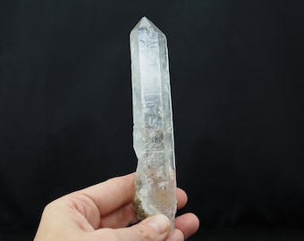 Quartz crystal from Brazil - 156gm / 150mm x 30mm x 24mm (F81702) structure minerals