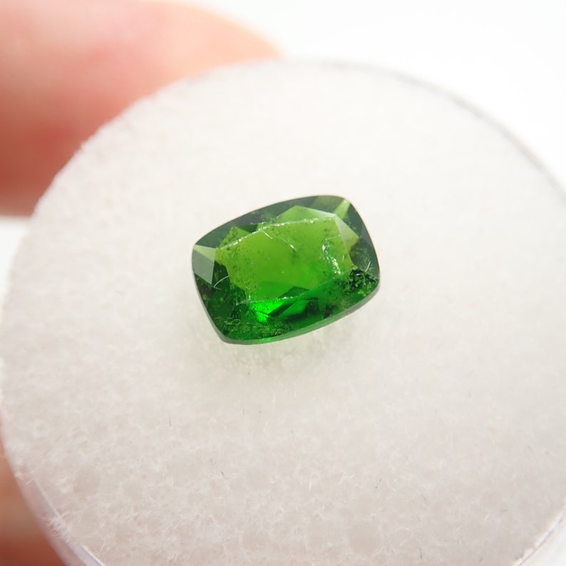 cd-5 Chrome Diopside gemstone from Russia 1ct  8mm x 5.9mm x 3mm